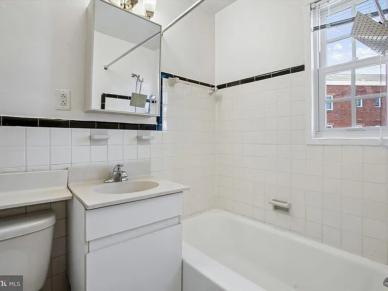 1702 W Abingdon Dr #201 — Photo 11