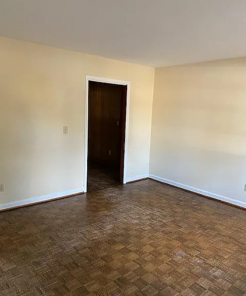 126 Gayle St — Photo 2