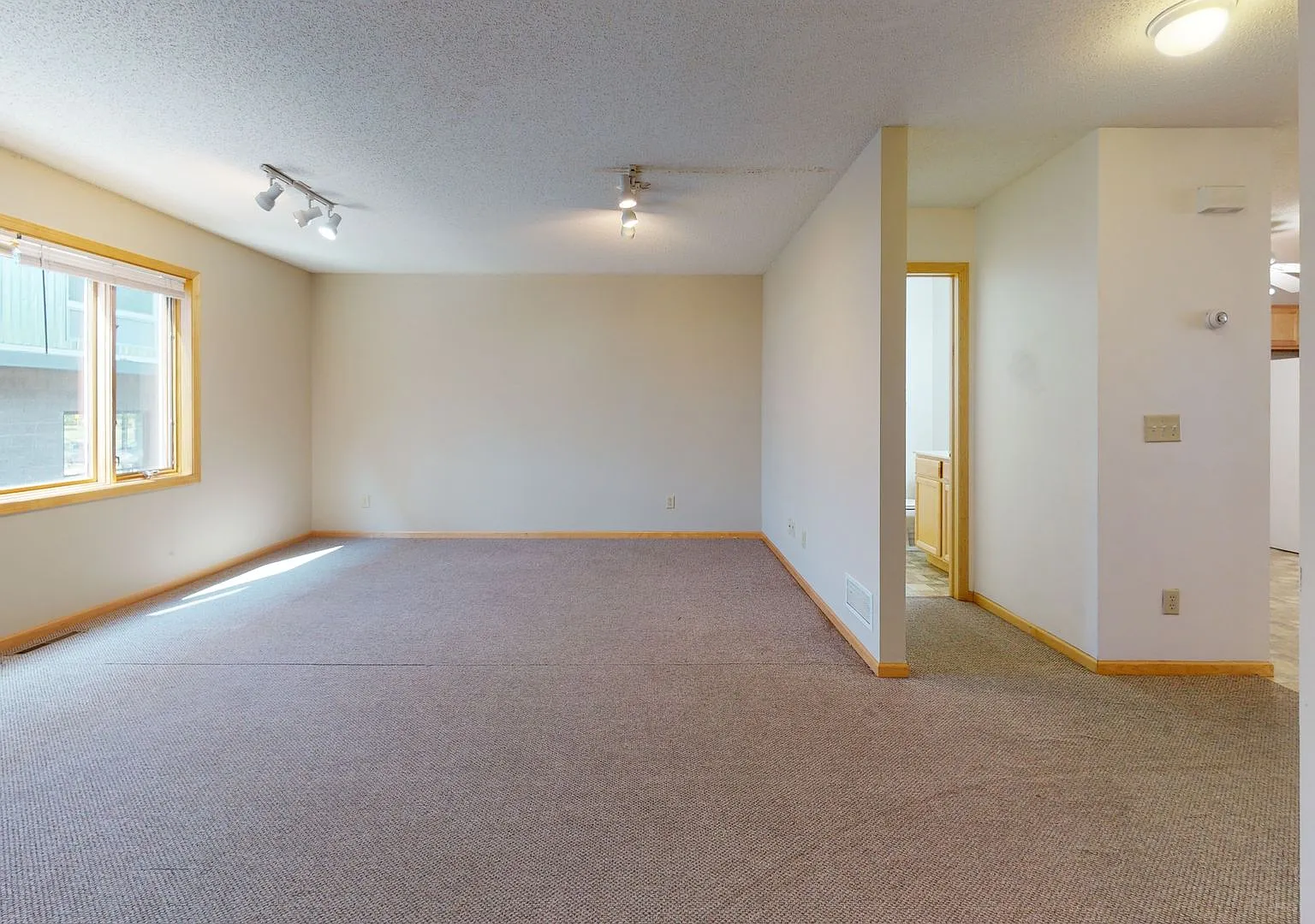 412 4th St SE — Photo 1