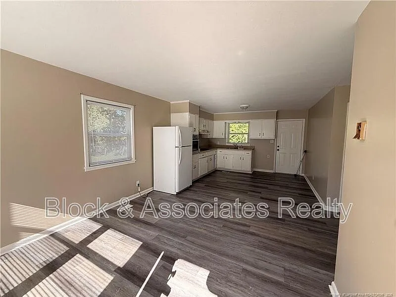 2 bed, 1.0 bath, 950 sqft, $850 — Photo 2