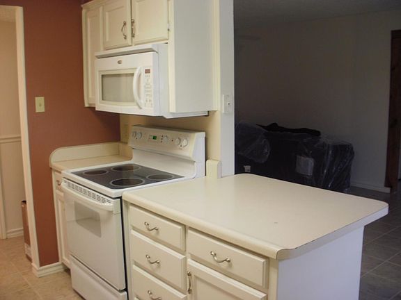 Open kitchen floor plan