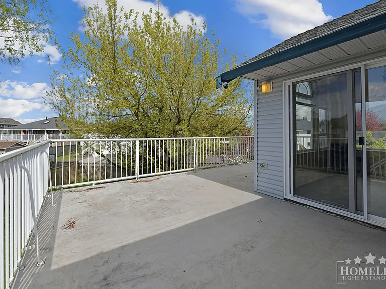 6375 187a St #UPPER HOUSE — Photo 17