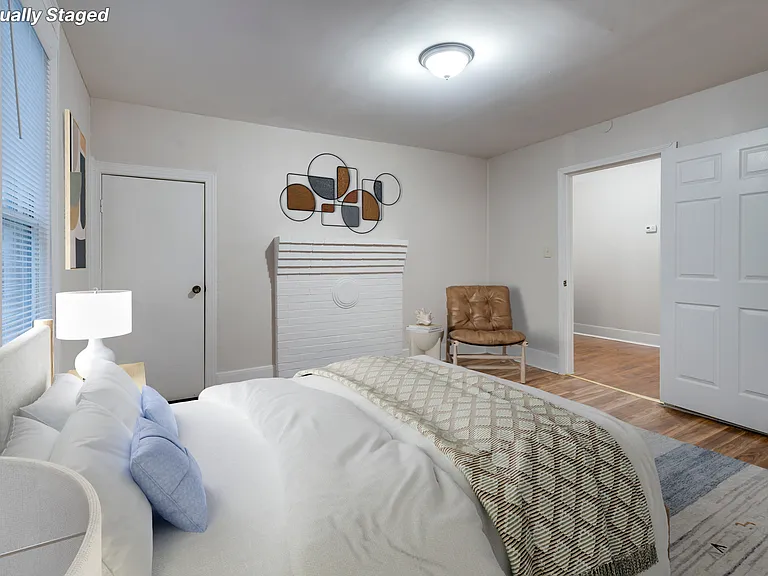 501 E Franklin St — Photo 7