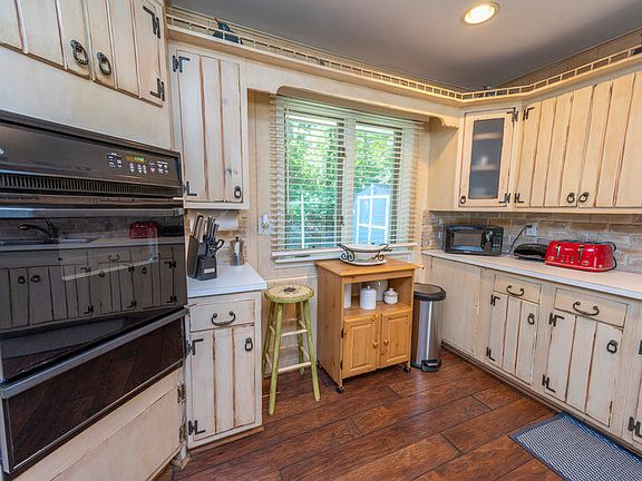 kitchen is equipped with everything you need for meal prep.