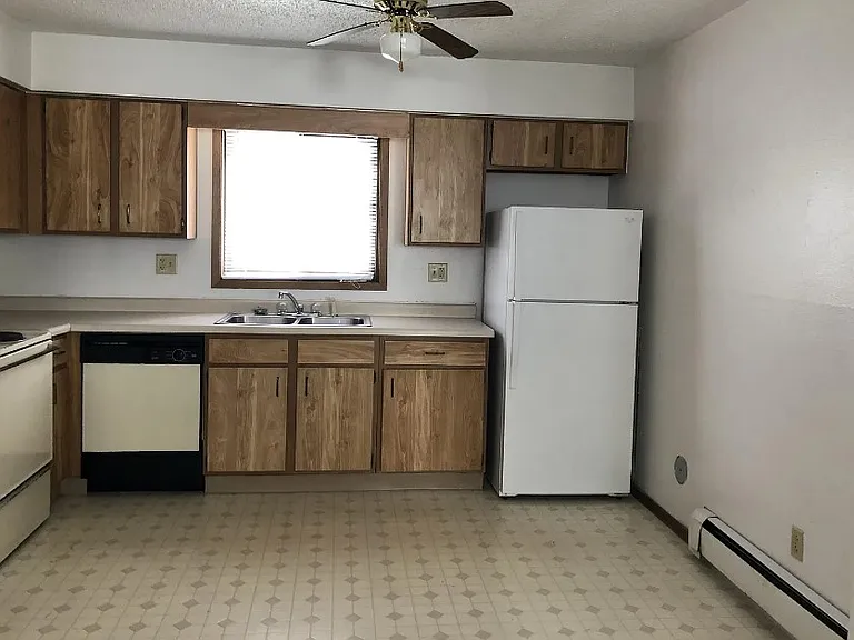 441 Lindale Dr #4 — Photo 2