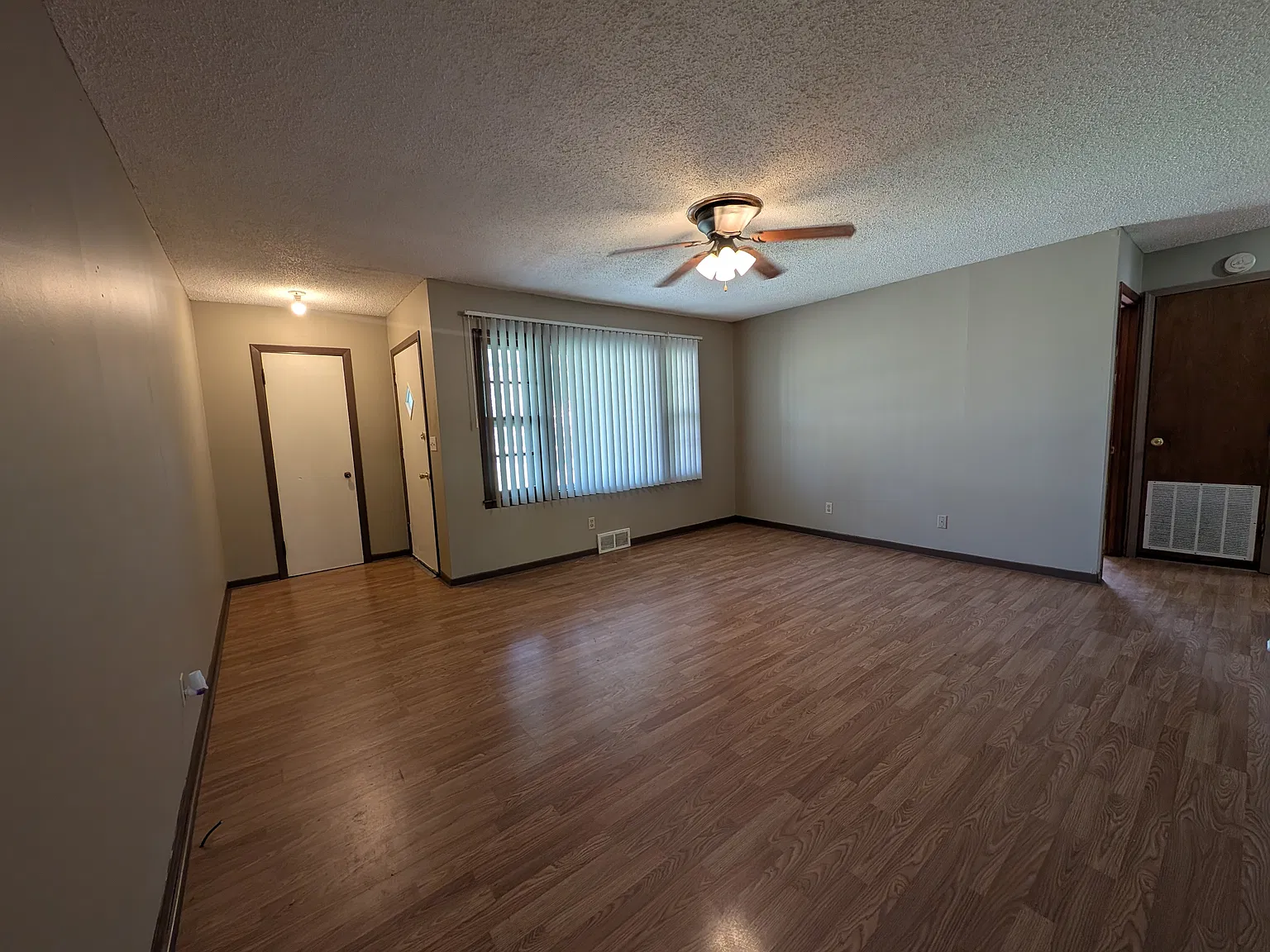 3 bed, 1031 sqft, $1,100 — Photo 2