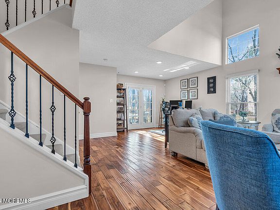 5th image of 247 Daffodil Drive