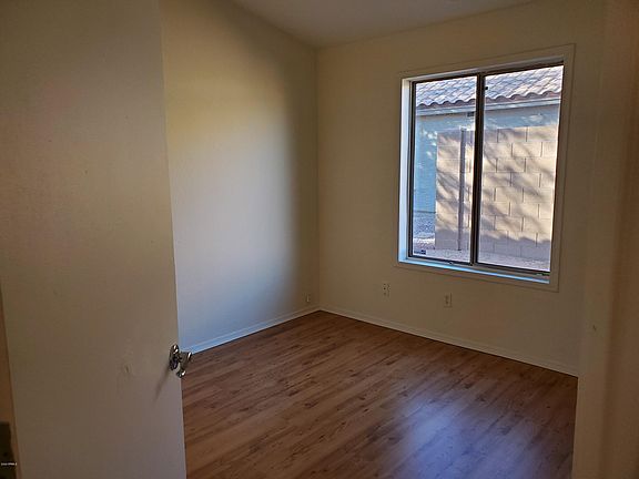 4th image of 713 S Parkwood