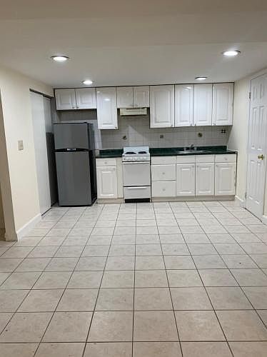 1st image of 615 Hollywood Ave APT 1