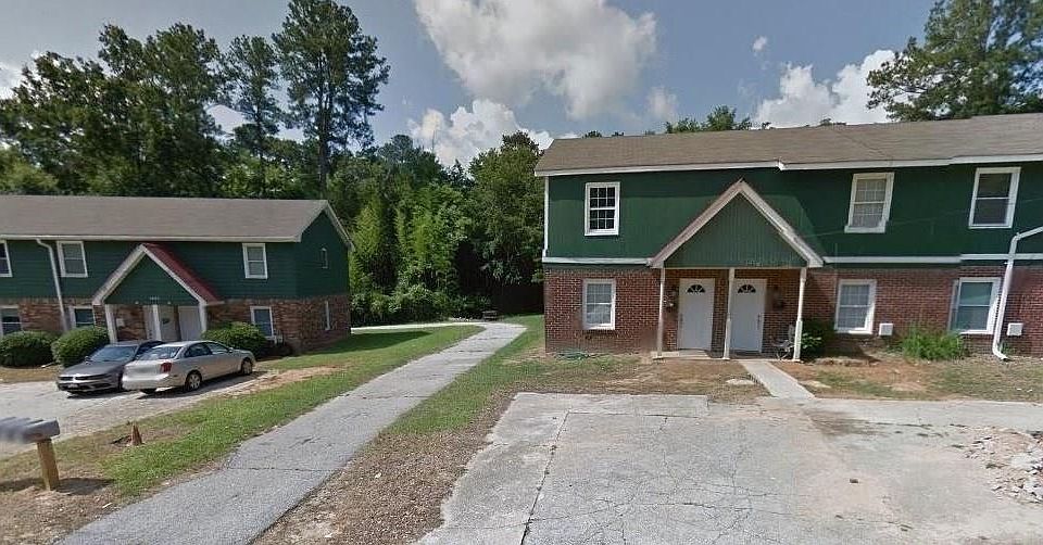 1st image of 1013 Locust Dr NE