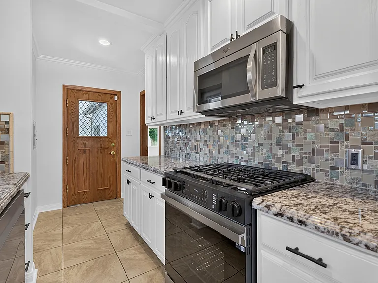 1811 N Avon St — Photo 35
