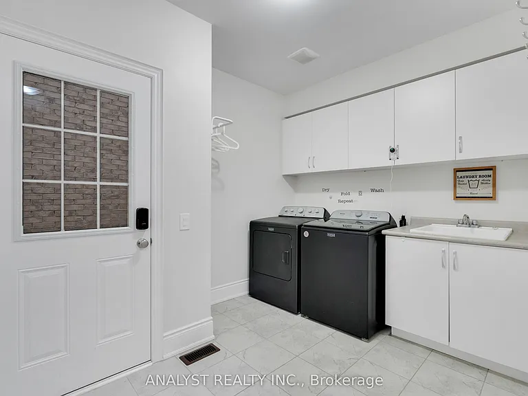 61 Ross Vennare Cres — Photo 21
