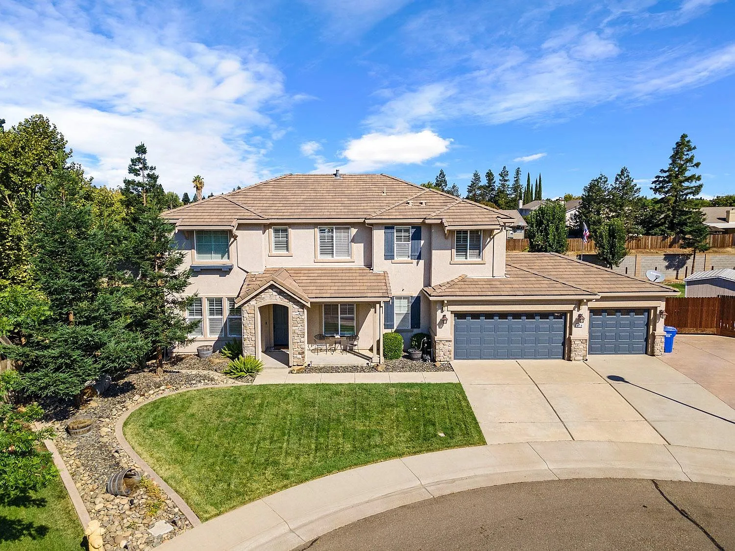 614 Stoneygate Ct photo 1