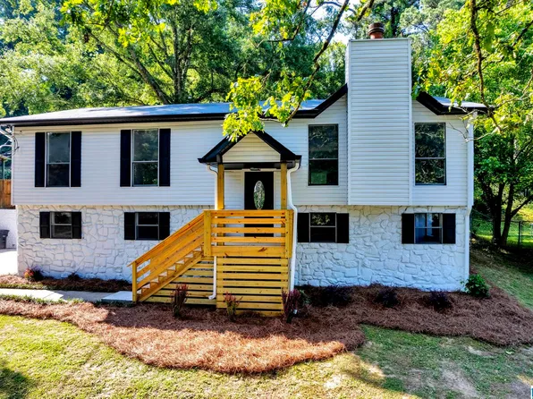 565 Oak Dr E, Trussville, AL 35173