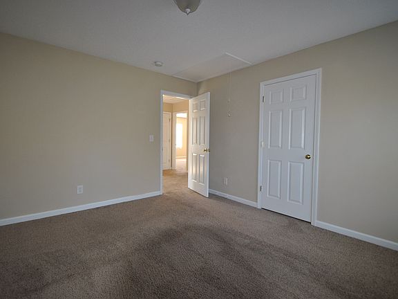 5th image of 715 Woodlake Dr