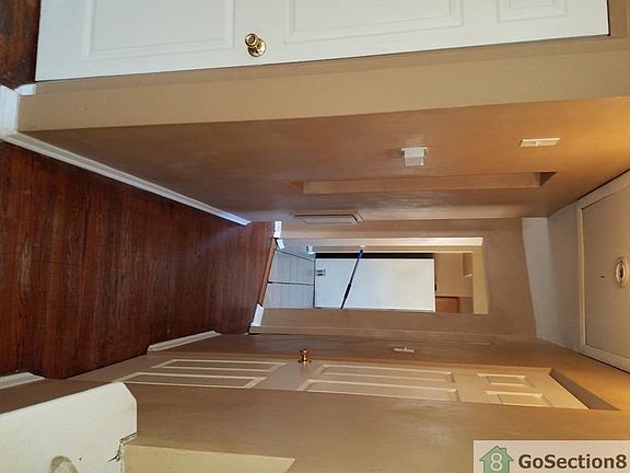 3rd image of 1909 Gano Ave