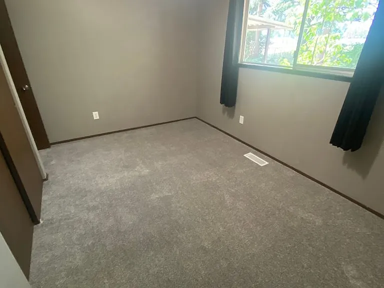 1335 Woodglen St NE — Photo 11