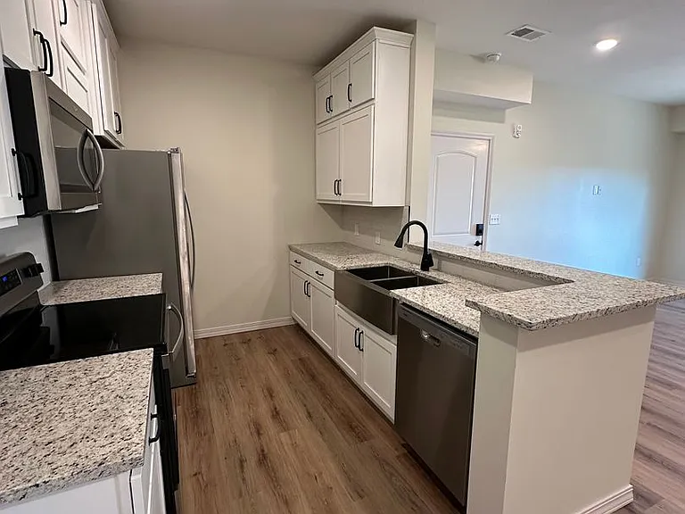 750 Windsor Ct #206 — Photo 4