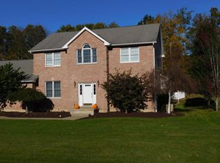 10 Abbey Ln, Wyoming, PA 18644