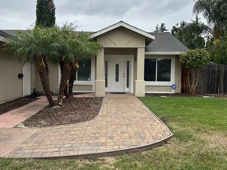 35264 Farnham Dr — Photo 1