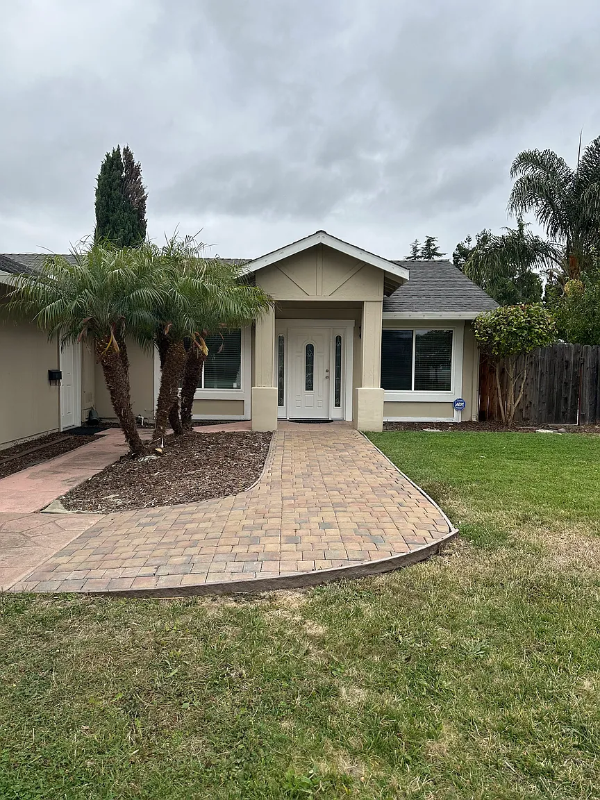 35264 Farnham Dr photo 1