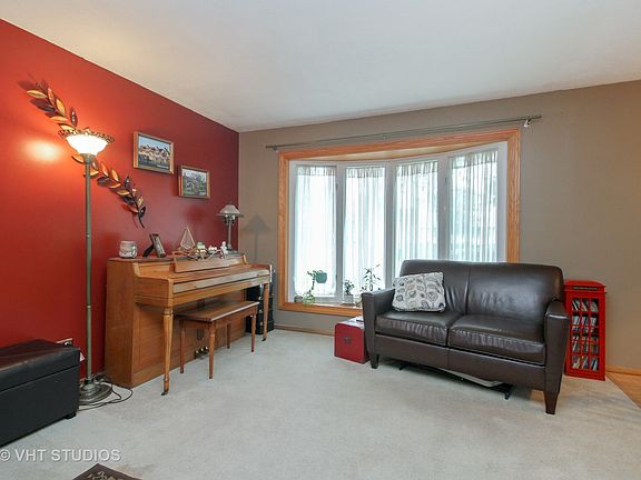 3rd image of 60 Emery Dr
