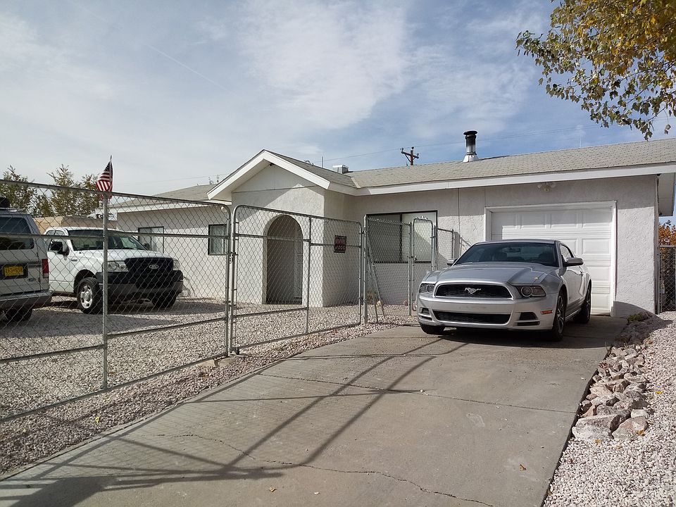 2nd image of 1221 Encino Ave