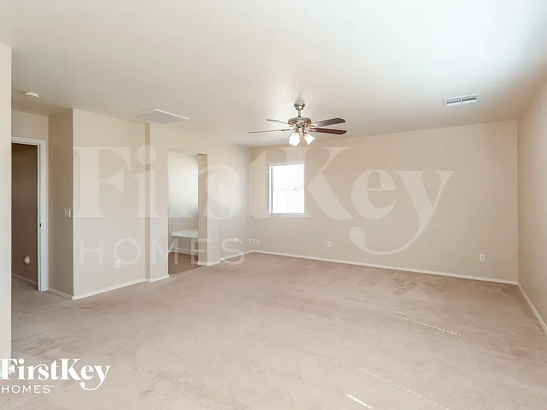 239 E Saddle Way — Photo 8