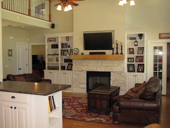 4th image of 176 Lancewood Cir