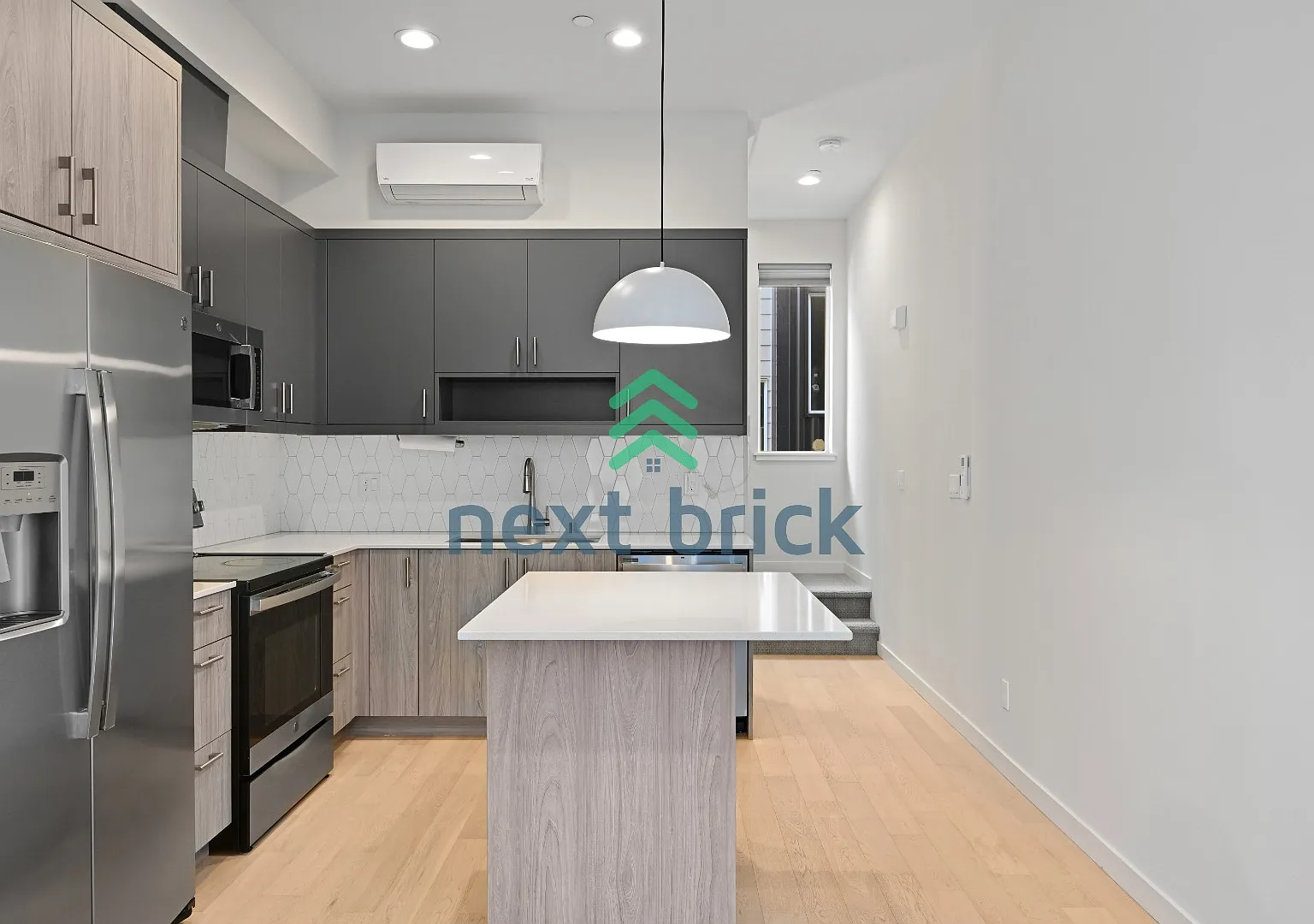 "Charming 3-Bedroom Townhouse Retreat in the Heart of Seattle - 3104C SW Avalon Way!" — Photo 2