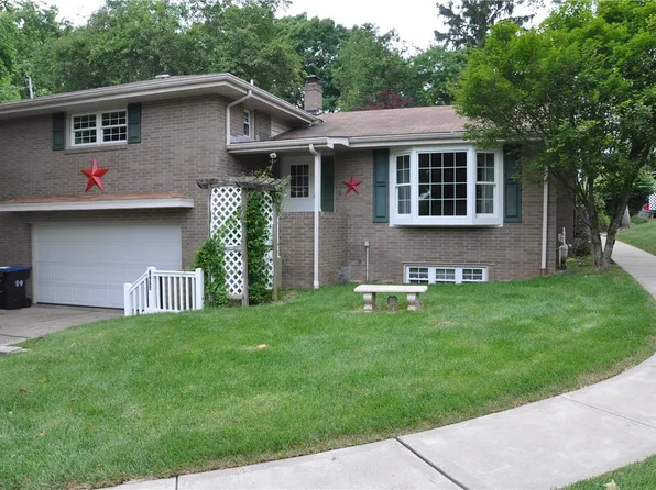 9452 Doral Dr, Pittsburgh, PA 15237