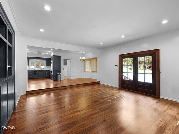 3rd image of 46 Radio Rd