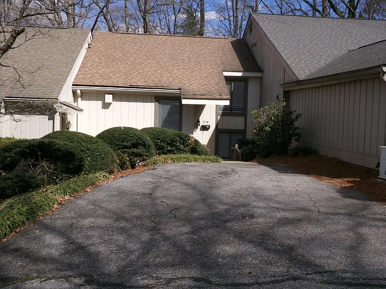 218 Lamplighter Cir — Photo 1