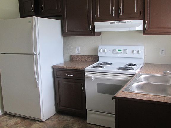 3rd image of 4 Rainbow Dr APT 28