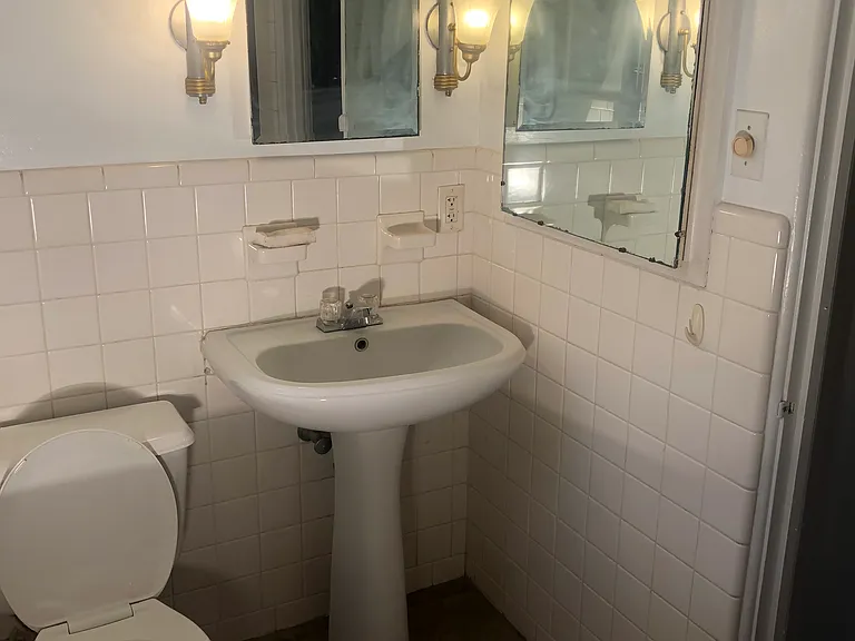 Master Bath Sink & Toilet