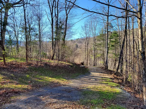 7200 Nandina Dr, Roanoke, VA 24018