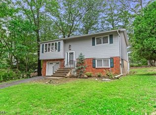 204 Santa Fe Trl, Hopatcong, NJ 07843