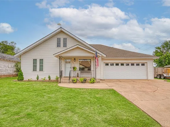 104 W Un, Corn, OK 73024