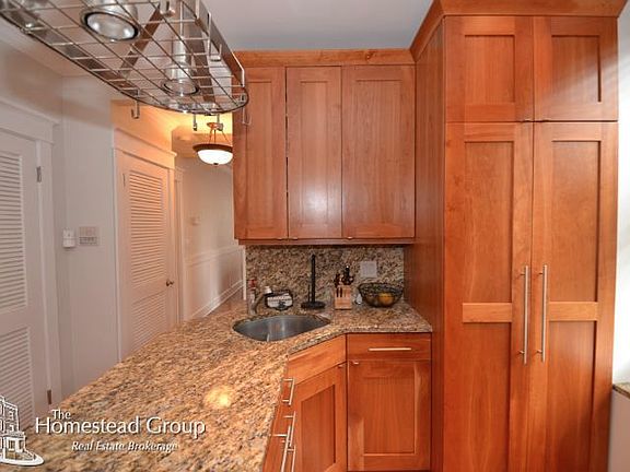 4th image of 3612 N Bosworth Ave #1F