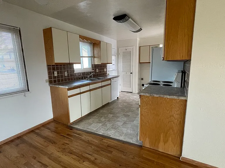 950 S Sweetwater Dr #950 — Photo 8