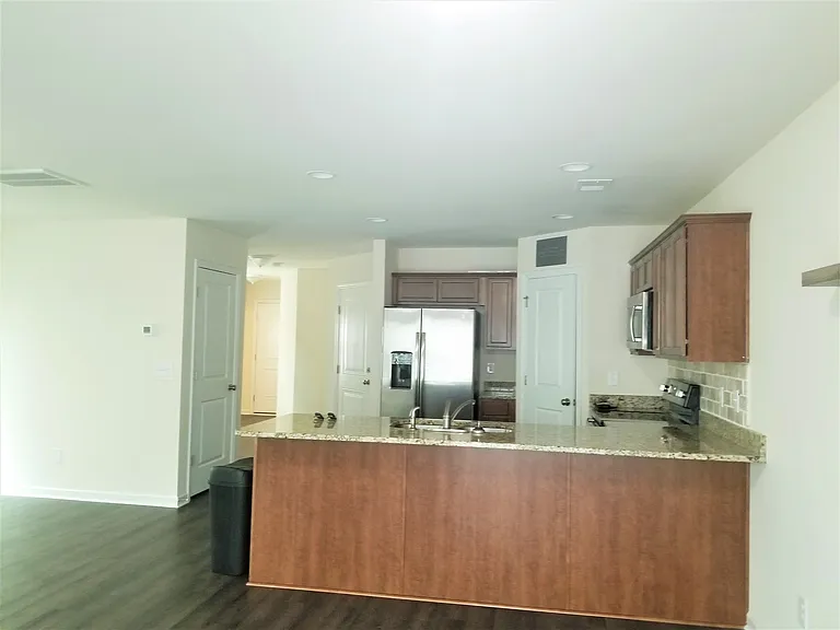 513 Eastfair Dr — Photo 11