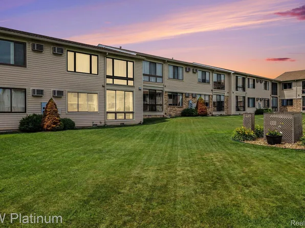 1700 River Rd APT 6, Marysville, MI 48040