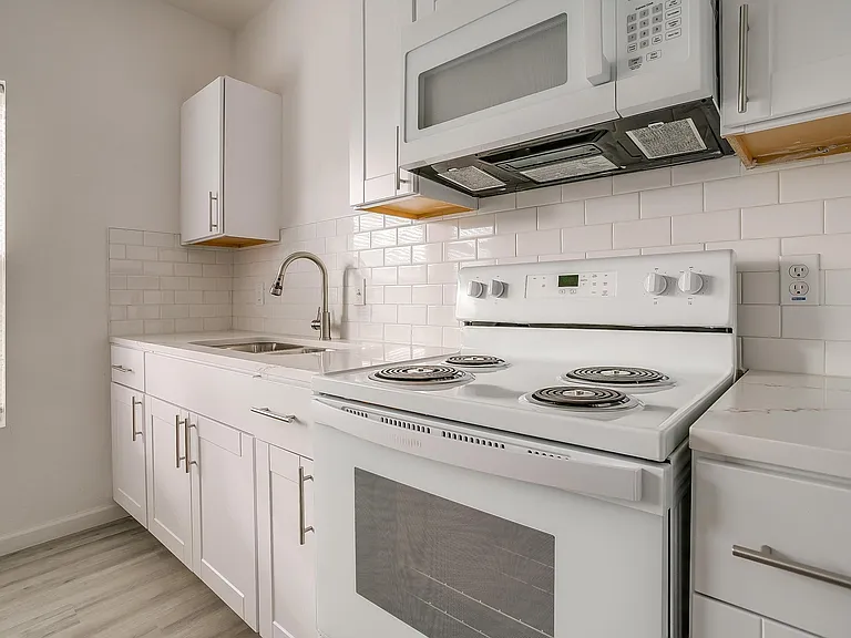 2722 E Vickery Blvd #4 — Photo 4