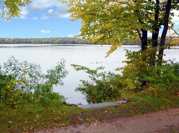 1 Raccoon Rd, North Oaks, MN 55127