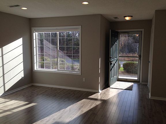 3rd image of 61 Landau Alcove