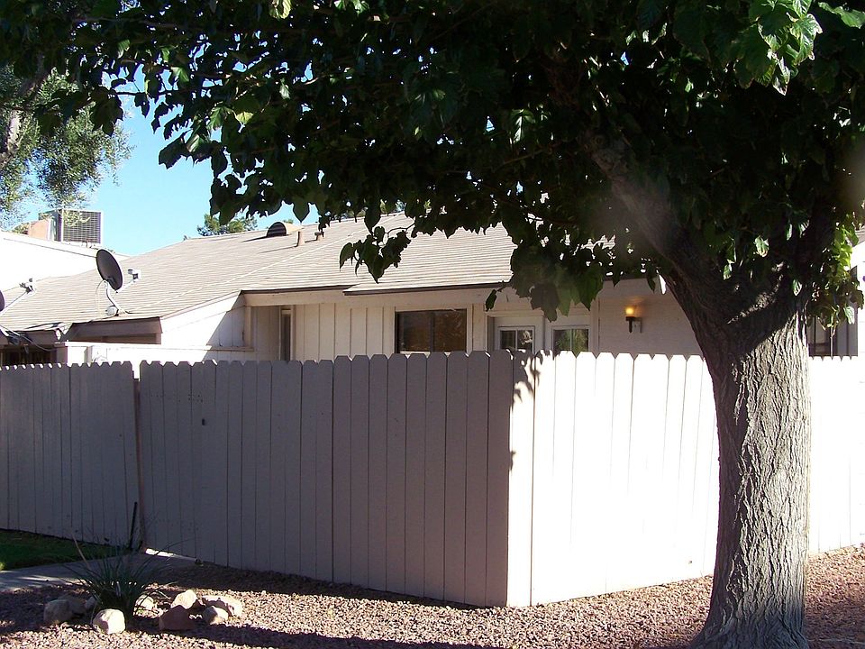 Back Patio-walkway to park