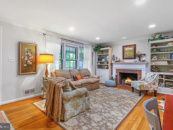 5th image of 7329 Ronald St
