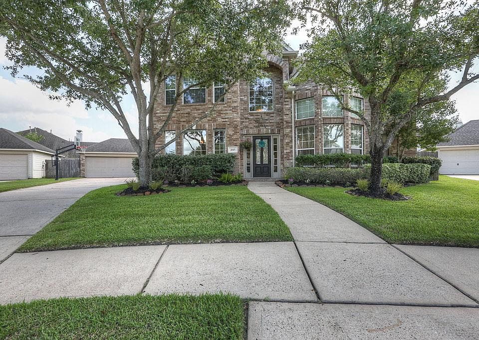 1st image of 2927 Castlerock Ct