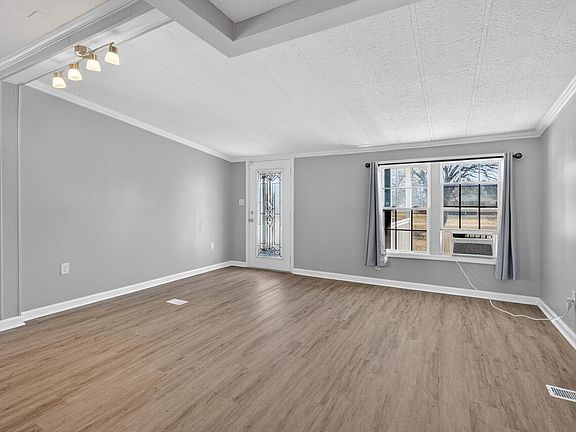 4th image of 1622 Lancaster Rd