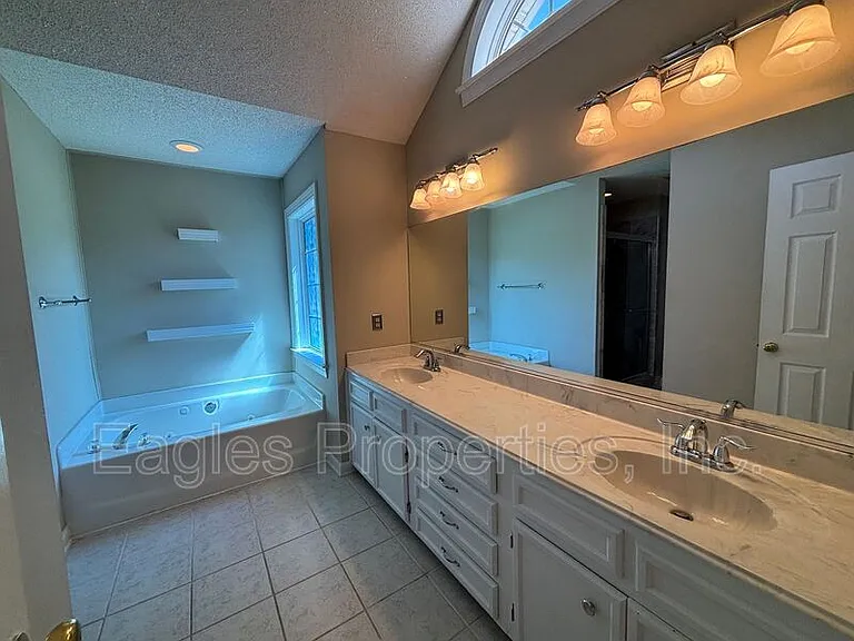 216 Waters Cir — Photo 12